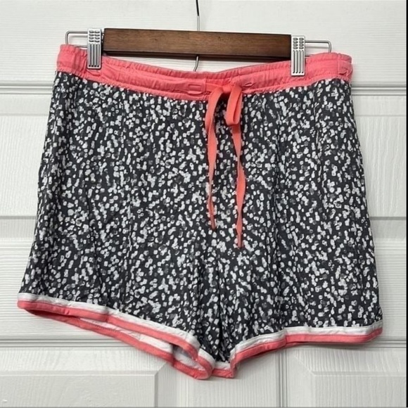 Women’s soft small shorts - Picture 1 of 2